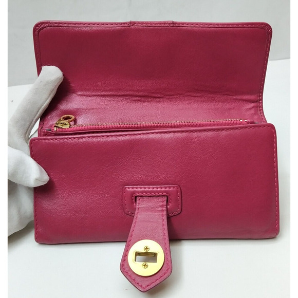 Marc by Marc Jacobs Red Leather Turnlock Credit Card ID Windows Trifold Wallet - Picture 8 of 16